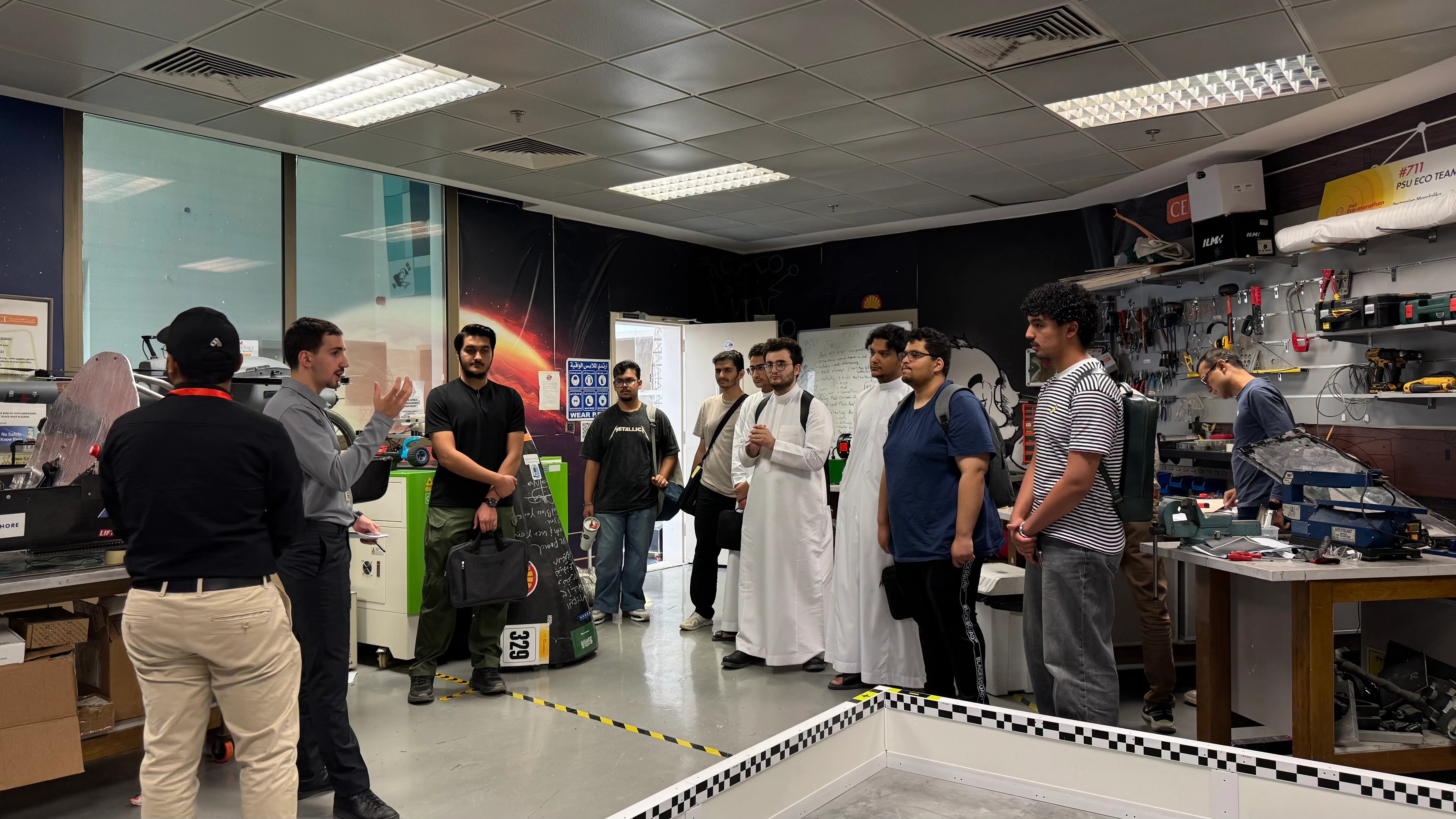Students in the Industry 4.0 Club lab